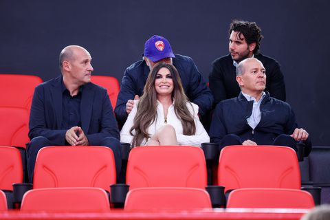 Η Γκιλφόιλ στο ΣΕΦ - Έκατσε δίπλα-δίπλα με τους Αγγελόπουλους και Τσάκο (pics)