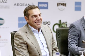 Ο Τσίπρας απάντησε στο αιώνιο δίλημμα: «Ο Μέσι είναι στο "εμείς" και ο Ρονάλντο στο «εγώ"» (vid)