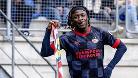 «Και με 100 εκατ. ευρώ, δεν θα έφευγα από την Αϊντχόφεν»: Ο 20χρονος που έχει τρελάνει όλη την Ευρώπη και δεν ακούει για μεταγραφή!