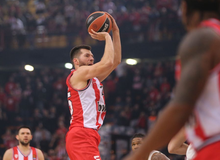 Άλεκ Πίτερς: Μπήκε στο ελίτ κλαμπ «50-40-90» και τρελαίνει τη Euroleague!