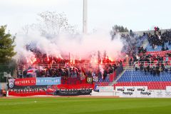 Σπουδαία στιγμή στη Νέα Σμύρνη: Οι οπαδοί του Πανιωνίου κέρασαν μπύρες τους φίλους του Εθνικού