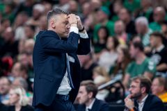 Χάρτενσταϊν: «Ο Γιασικεβίτσιους είχε σπάσει μερικές τηλεοράσεις από τα νεύρα του»