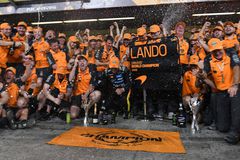 H απονομή των τροπαίων της FIA και η στέψη του Νόρις