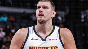 Επίδειξη δύναμης από τους Νάγκετς στο Σακραμέντο διέλυσαν τους Κινγκς με σόου Γιόκιτς