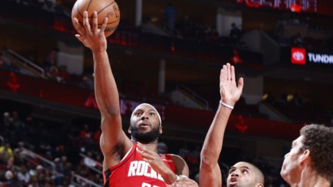 Νίκη-θρίλερ για τους Ρόκετς απέναντι στους Κλίπερς