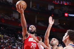 Νίκη-θρίλερ για τους Ρόκετς απέναντι στους Κλίπερς