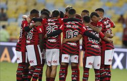 Απαράδεκτο σύνθημα των οπαδών της Φλαμένγκο: «Ο Πελέ είναι τζαμπατζής και ο Μαραντόνα sniffer»