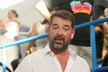 Σοκ με Βαγγέλη Τσάπα: Κατανάλωσε χλωρίνη και νοσηλεύεται στον Ευαγγελισμό!