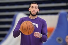 Ο ΛιΆντζελο Μπολ το γύρισε στα... μικρόφωνα και κάνει πάταγο - Το μυθικό συμβόλαιό του με δισκογραφική