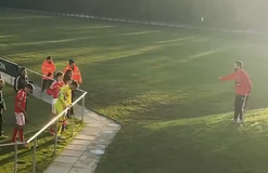 Φίλαθλος της Μπενφίκα πήγε στο Νιούκαστλ για να δει ματς της Under 21 και αποθεώθηκε (vid)