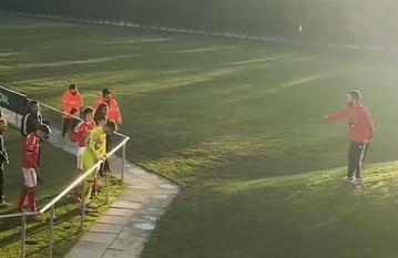 Φίλαθλος της Μπενφίκα πήγε στο Νιούκαστλ για να δει ματς της Under 21 και αποθεώθηκε (vid)