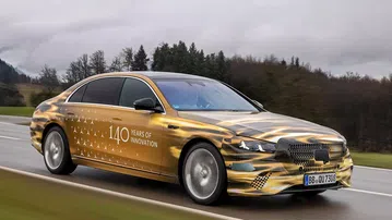 Mercedes S-Class 2026: Η ανανεωμένη πολυτελής λιμουζίνα στα καλύτερά της