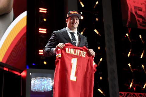 Γιώργος Καρλάφτης: Ο «Greek Freak» του NFL έγινε πρωταθλητής στην rookie σεζόν του (vids)