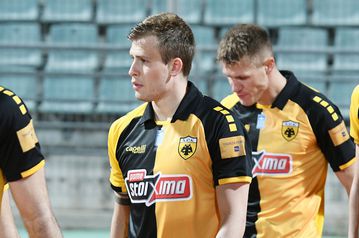 Επέστρεψε στην Ουκρανία ο Νταντσένκο κι ετοιμάζεται για προπονήσεις