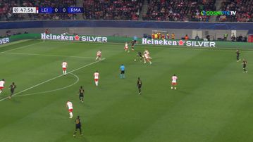 Μαγική ενέργεια του Ντίαθ, πέρασε τρεις παίκτες της Λειψίας και εκτέλεσε ιδανικά για το 1-0 της Ρεάλ