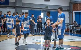 Σπουδαία κίνηση στο Σχηματάρι: Ο Ερμής παρουσιάστηκε στο παρκέ μαζί με παιδιά που ανήκουν στο φάσμα του αυτισμού!