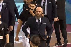 Τρομερός Καντσελιέρι, έτρεξε προς τους παίκτες του την ώρα της παρουσίασης!