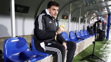 H είσοδος των παικτών του Παναθηναϊκού στο γήπεδο κάτω από επευφημίες