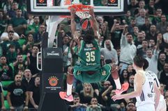 Το τρομερό tomehawk κάρφωμα του Φαρίντ (vid)