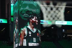 Ο «πράσινος» Χέιζ-Ντέιβις στα μάτριξ του T-Center! (pics)