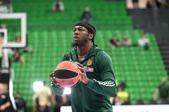 Αποθέωθηκε στην επιστροφή του ο Κέντρικ Ναν (vid)