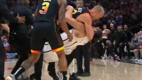 Άνταμς και Πλάμλι πιάστηκαν στα χέρια και προκάλεσαν το απόλυτο χάος στο παρκέ (vid)