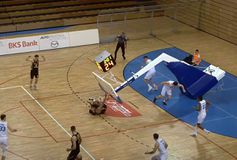 Τρομακτικό περιστατικό στην Κροατία: Αμερικανός φόργουορντ σώθηκε την τελευταία στιγμή από κατάρρευση μπασκέτας