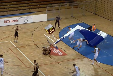 Τρομακτικό περιστατικό στην Κροατία: Αμερικανός φόργουορντ σώθηκε την τελευταία στιγμή από κατάρρευση μπασκέτας