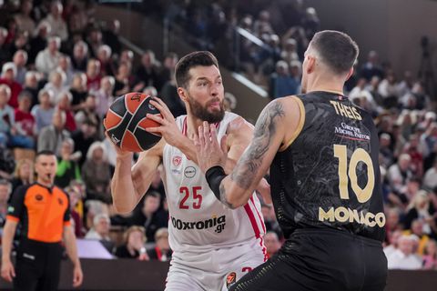 Η παρακάμερα του Ολυμπιακού από το Μονακό και ο «ερυθρόλευκος» παλμός στο γήπεδο (vid)