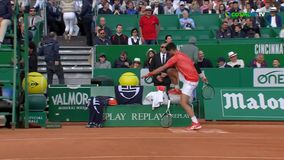 Έξω φρενών ο Τζόκοβιτς μετά από χαμένο game, διέλυσε τη ρακέτα του - Eξαλλος o Σέρβος τα 'βαλε με τη διαιτητή του αγώνα (vids)