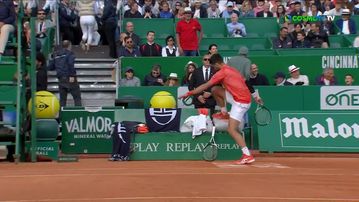 Έξω φρενών ο Τζόκοβιτς μετά από χαμένο game, διέλυσε τη ρακέτα του - Eξαλλος o Σέρβος τα 'βαλε με τη διαιτητή του αγώνα (vids)