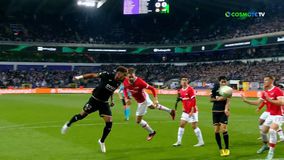 Ο Μουρίγιο εκτέλεσε με κεφαλιά τον Ράιαν, κάνοντας το 1-0 για την Άντερλεχτ (vid)