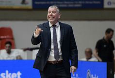 Παπαθεοδώρου: «Χαρούμενοι για τον Πλώτα και το Μπαζίνα»