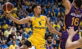 Η Μακάμπι επικράτησε της Χολόν, λίγο πριν την επίθεση του Ιράν στο Ισραήλ - Αγνωστο το πως και πότε θα επιστρέψει στο Βελιγράδι για τα Play In