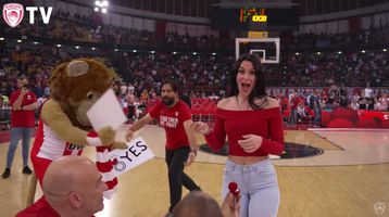 Με... Πρόταση γάμου η παρακάμερα του Ολυμπιακός - Φενέρμπαχτσε (vid)