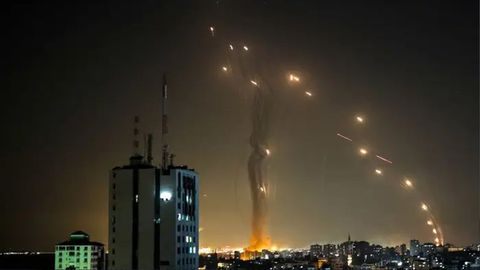 Ο πλανήτης με κομμένη την ανάσα: Δεκάδες πολεμικά drone του Ιράν πετούν προς το Ισραήλ (vids)