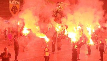 Η μέρα των γενεθλίων της ΑΕΚ έκλεισε στη Νέα Φιλαδέλφεια με 100 καπνογόνα (vid)