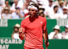 Αλύγιστος Τσιτσιπάς, νίκησε τον Σίνερ και προκρίθηκε στον τελικό του Μόντε Κάρλο