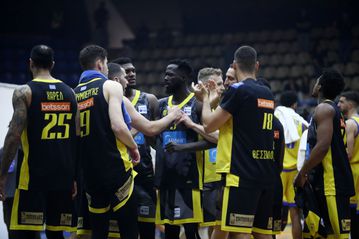 Πως μια πτήση των 21:30 από Αθήνα προς Θεσσαλονίκη αποτελεί... γούρι για μια ομάδα