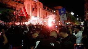 «Κάηκε» ο Πειραιάς για το 48ο πρωτάθλημα του Ολυμπιακού (vid+pics)