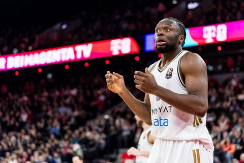 Κυρίαρχη Ντουμπάι BC απέναντι στη Μπούντουτσνοστ