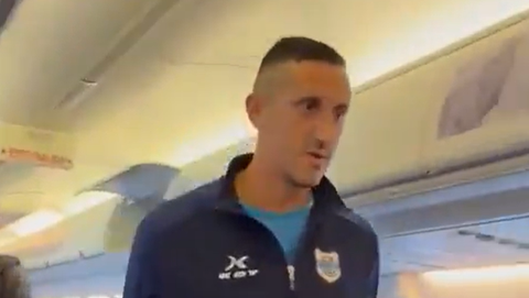 Παίκτης στην Αργεντινή φώναξε «βόμβα» σε αεροπλάνο και απομακρύνθηκε με χειροπέδες (vid)