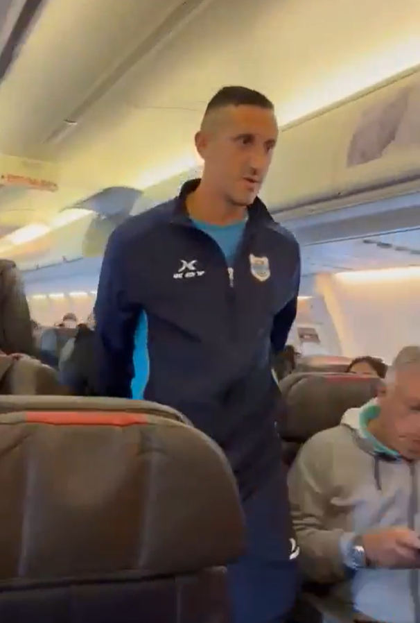 Παίκτης στην Αργεντινή φώναξε «βόμβα» σε αεροπλάνο και απομακρύνθηκε με χειροπέδες (vid)