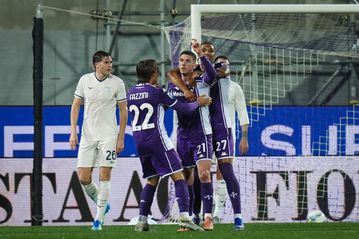 Χρυσό τρίποντο παραμονής για τη Φιορεντίνα – Φωνές για τη διαιτησία από τη Λάτσιο