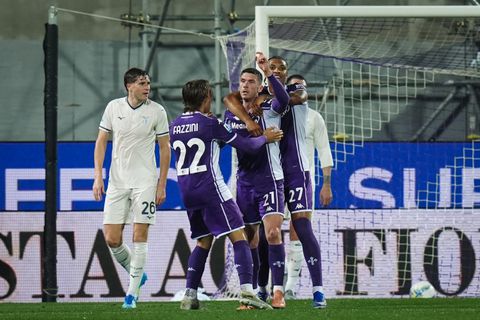 Χρυσό τρίποντο παραμονής για τη Φιορεντίνα – Φωνές για τη διαιτησία από τη Λάτσιο