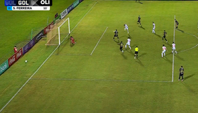 Απίθανα πράγματα στην Παραγουάη: Έχασε πέναλτι και μετά σκόραρε με το πρόσωπο (vid)