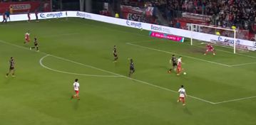 Ο ασταμάτητος Δουβίκας έχασε πέναλτι, πέτυχε γκολ και το ματς διεκόπη για ρίψη αντικειμένων! (vid)