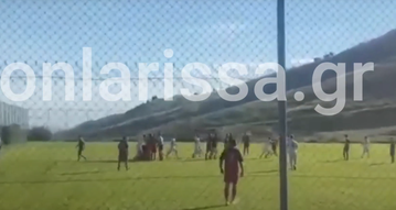 Το βίντεο από τη στιγμή της επίθεσης σε διαιτητή σε τοπικό αγώνα ποδοσφαίρου στην Λάρισα