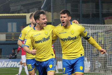 Έγινε «κατοστάρης» ο Καρέλης