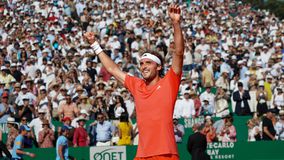 Ο Τσιτσιπάς «υπέταξε» τον Νόρι και προκρίθηκε στον τέταρτο γύρο της Ρώμης